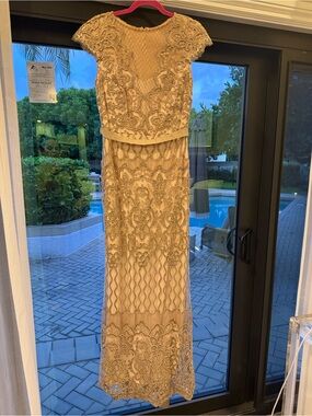 Tadashi Shoji Elegant Beaded Cap-Sleeve Lace Gown